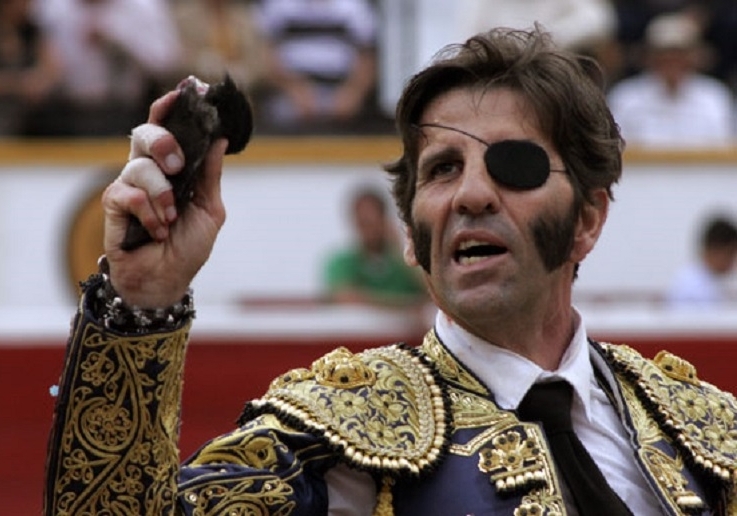 Una Oreja para Juan Jose Padilla y Uriel Moreno el Zapata 9