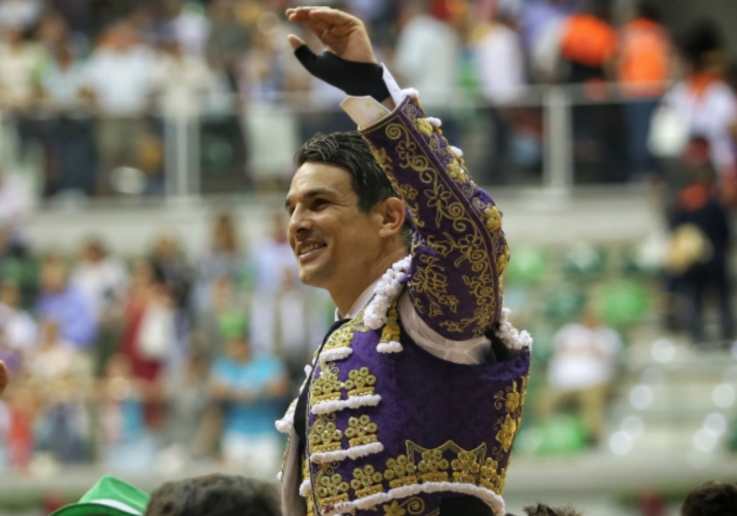 MANZANARES EM OMBROS