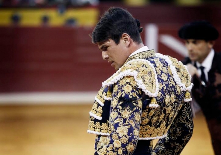 MANZANARES EM OMBROS