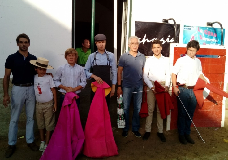 Os participantes Matador de Toiros António João Ferreira, Henrqiue Câmara, Rodrigo Caldeira, Rui Miguel, Bandrilheiro Américo Manadas, Eduardo Frazão e João Pinto