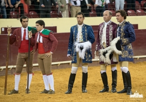 CABOS E ARTISTAS EM PRAÇA
